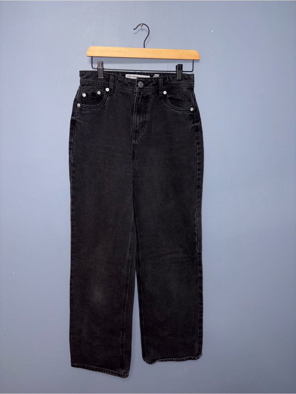 Vero Moda • Black Straight Leg Jeans